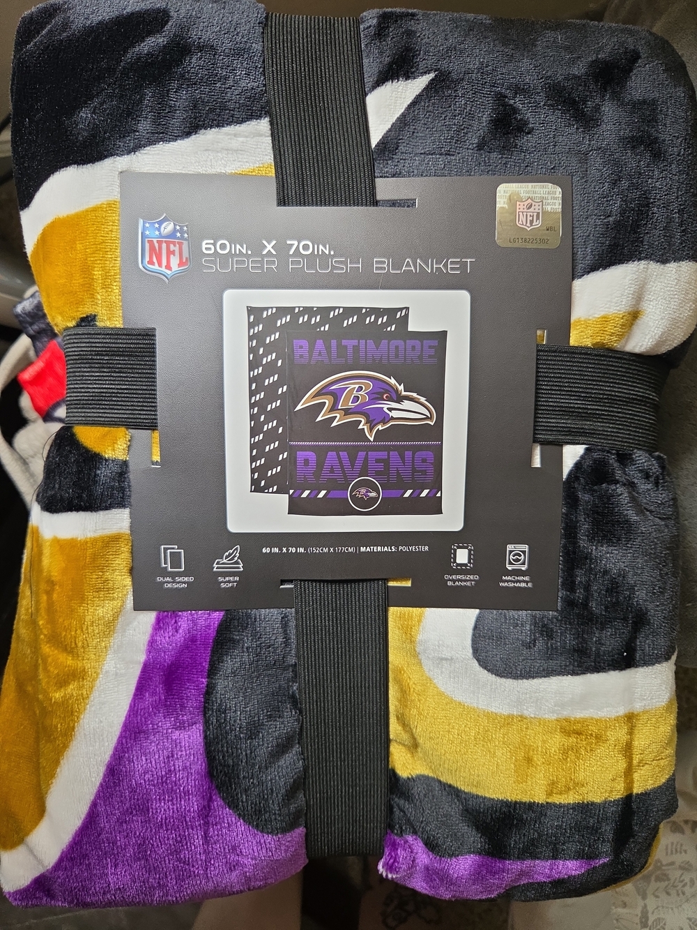 Blanket with NFL Ravens logo